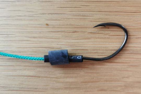 Assist hook pour la pêche à la mer avec des jigs