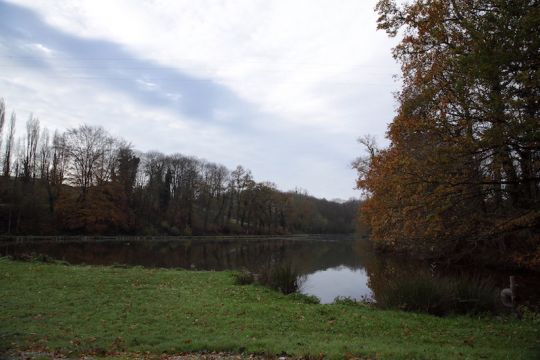 La profondeur moyenne est d'environ 1m.