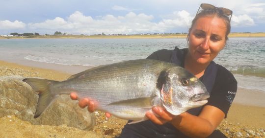 Pauline découvre les spots de pêche du Golfe du Morbihan
