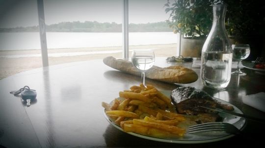 Fin des 9 jours : resto ! Et avec vue sur la gravière s'il vous plaît !