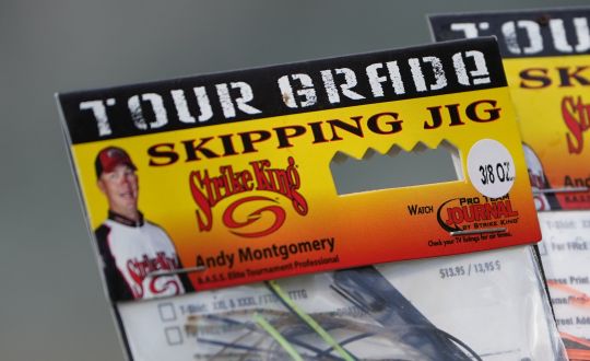 Le Skipping Jig de Strike King fabriqué selon le cahier des charges d'Andy Montgomery, compétiteur pro du circuit Bass américain.