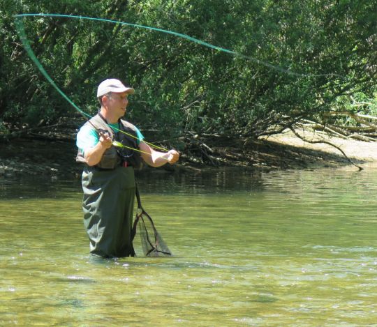 Même sans maîtrise technique, un débutant peut prendre un poisson sous notre nez !