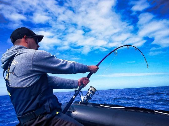 La pêche du thon rouge au leurre est l'une des plus exalantes qu'il existe. cependant, elle est très réglementée et chacun devra se conformer à la réglementation qui commence par la demande d'autorisation de pêche.