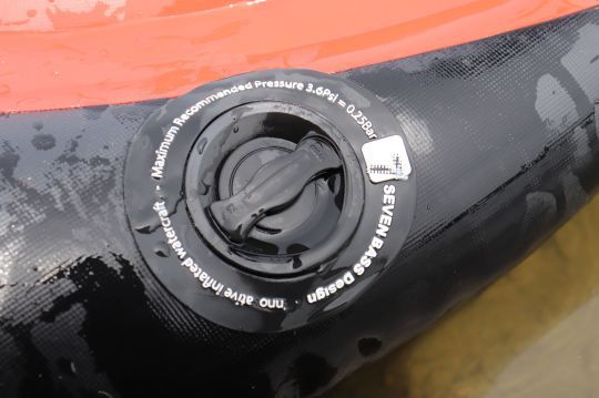 Certains fabricants affichent la pression de gonflage est affichée sur la valve.