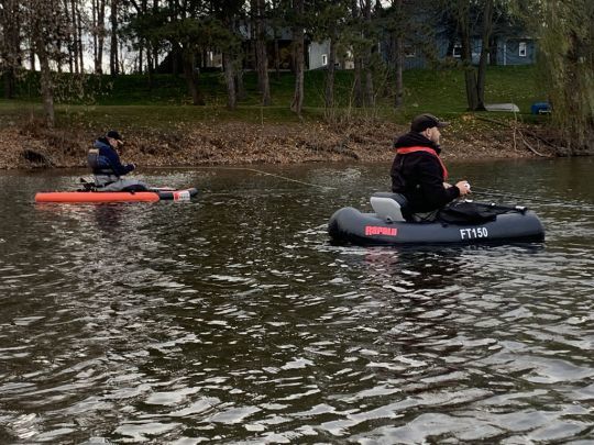 Le float-tube est adapté pour explorer les petites rivières.