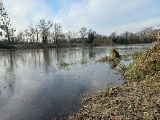 Lacs rivières et courts d'eau gelés