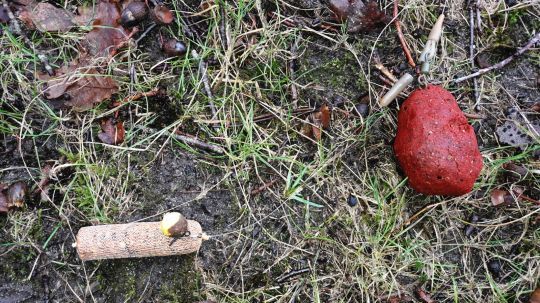 Stick et pâte d'enrobage accompagnent ce montage.