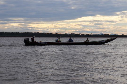 Bateau utilisé pour la pêche sur l'Orénoque.