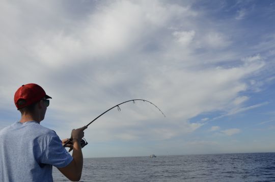 Pêcher avec une canne à action semi-parabolique