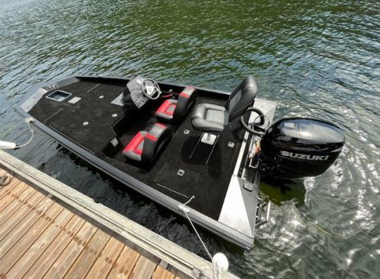 Un bass-boat conçu pour les pêcheurs