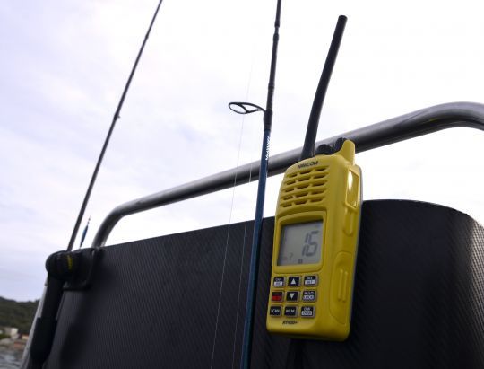 Une VHF à bord pour plus de sécurité