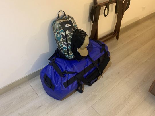 Un sac à dos et un sac duffel suffisent pour voyager plusieurs semaines.
