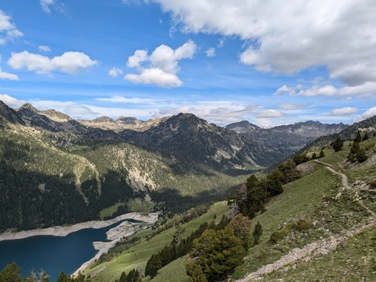 Le majestueux lac de L'oule visible lors de la première spéciale