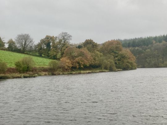 Le réservoir de St Connan est un très bel endroit pour pratiquer la pêche de la truite en lac