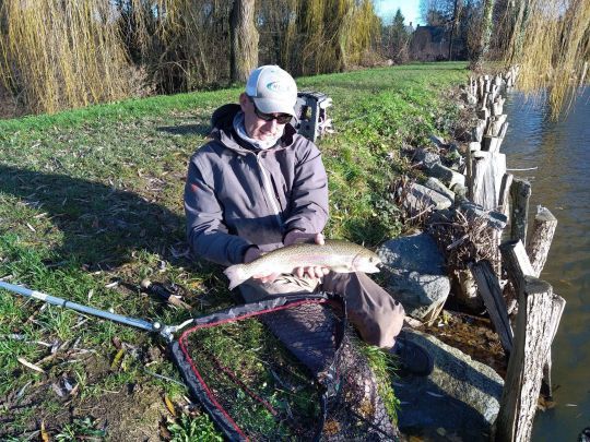 La pêche au worm permet parfois de leurrer quelques truites et certains jour de vraiment faire la différence