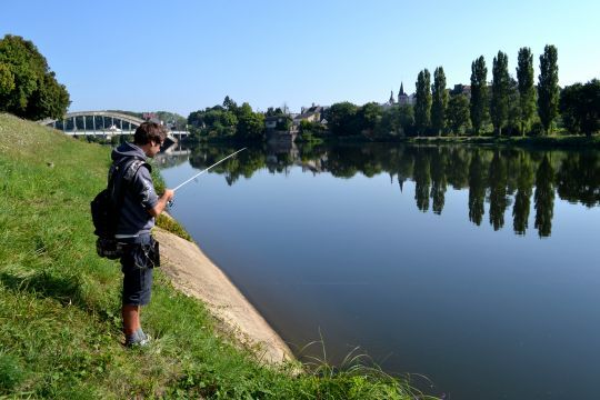 Il faut glisser le leurre dans les caches et trous obscures pour leurrer le crapet de roche