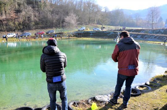 Le plaisir de pêcher en area la truite arc-en-ciel