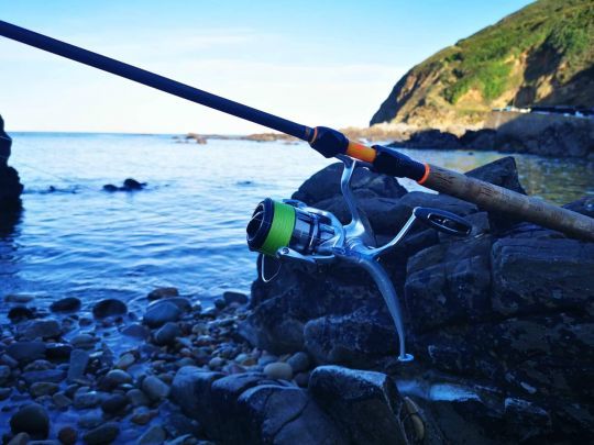 "Pour pêcher certaines zones depuis le rivage, il est parfois nécessaire de passer par des endroits escarpés qui demandent de porter de bonnes chaussures