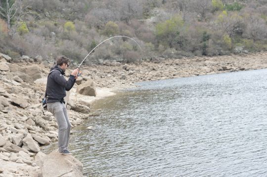 La pêche en lac de barrage peut-être scabreuse