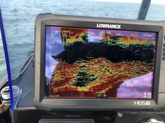 Une belle concentration de bars détectée sur un sondeur Lowrance