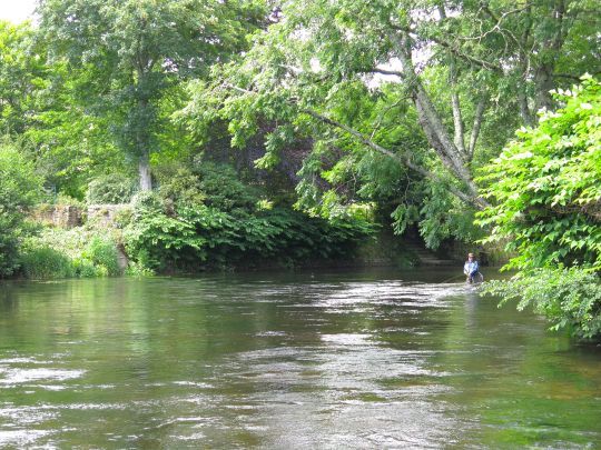 Dans les rivières de plus petites tailles la pêche commence et se termine plus tard