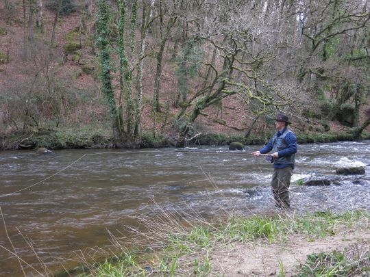 Peu importe la rive sur laquelle on se trouve le Spey Cast permet de lancer dans toutes les directions et avec peu de dégagement