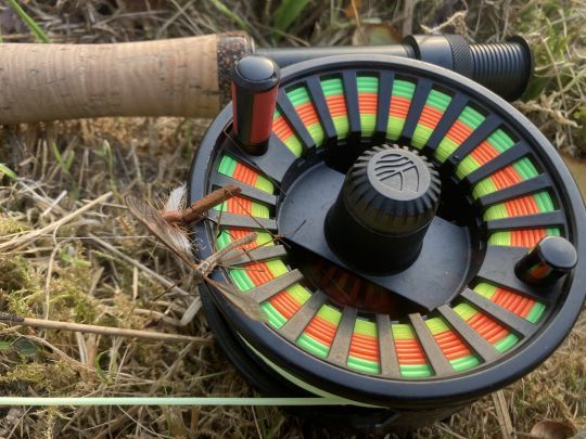 Les imitations de cousin, qu'ils soient présents ou non, déclenchent souvent les truites en maraude