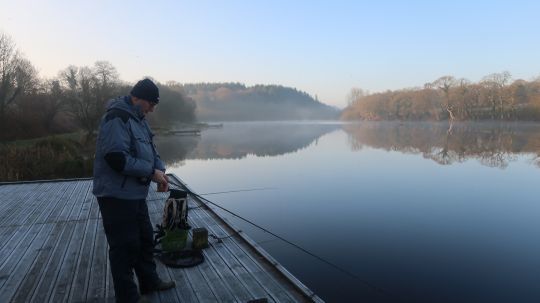 Il n'y a pas qu'en hiver que l'on peut pêcher au booby! Soyez concentré pour détecter les touches discrètes!