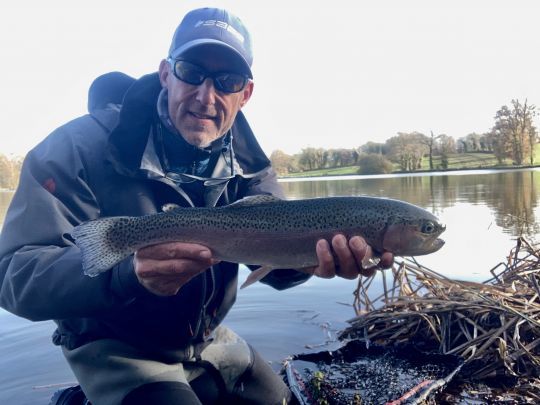Une jolie truite prise au chiro en soie de 6. Une pêche toujours aussi passionnante!