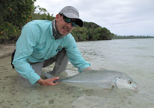 La carangue mouchet&eacute;e est un poisson tr&egrave;s rapide et puissant. Un vrai bolide sur les flats qui mettront votre mat&eacute;riel &agrave; rude &eacute;preuve!