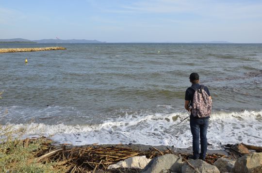 Pêcher le loup en côtes rocheuses aux leurres souples.