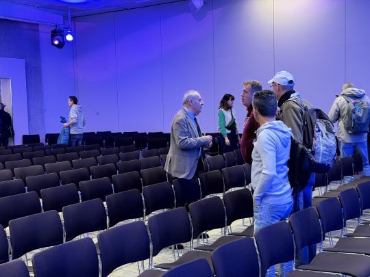 Prendre le temps de discuter avec les pêcheurs.