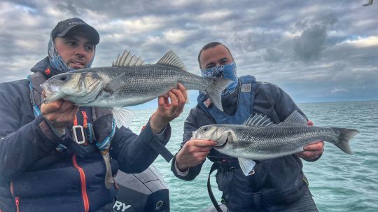 Variez les techniques lorsque vous &ecirc;tes plusieurs p&ecirc;cheurs &agrave; bord.