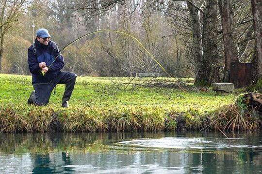 Florian en combat avec une grosse truite