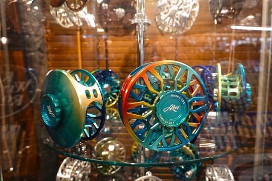 Parmi les milliers de produits, les moulinets Abel customisables, dont Ivan est le distributeur en France