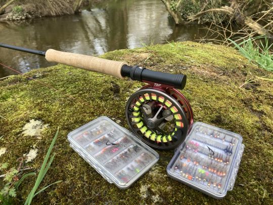 Faire le point sur son mat&eacute;riel permet de commencer &agrave; la saison sereinement. V&eacute;firier l'&eacute;tat du mat&eacute;riel, monter et faire la s&eacute;lection de ses mouches, organiser ses boites... Tout est important pour &ecirc;tre pr&ecirc;t le jour J.