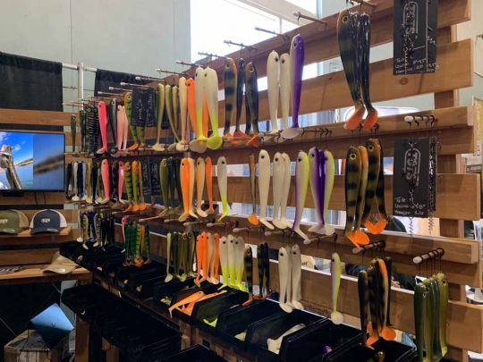 Les leurres de la marque local : Tots.