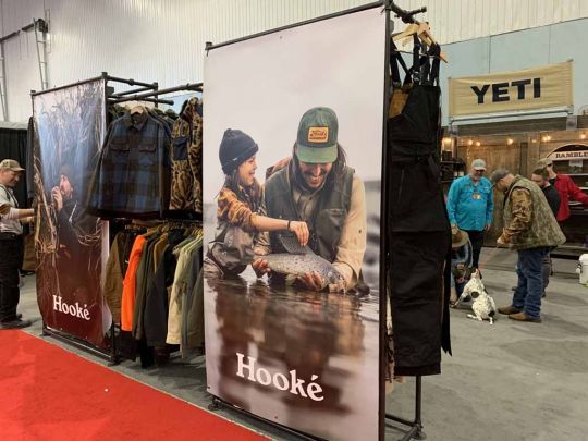 On ne peut pas louper le grand stand Hook&eacute; !