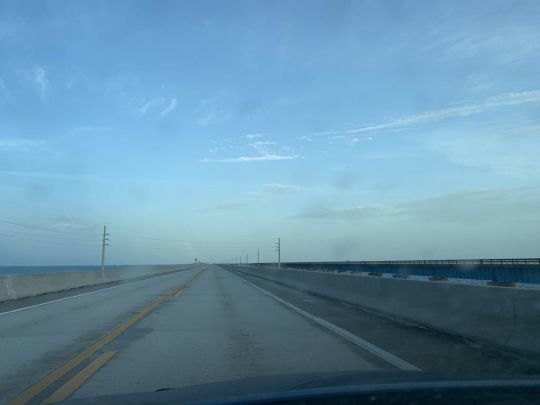 Le 7 miles bridge est un pont de 11 kilom&egrave;tres.