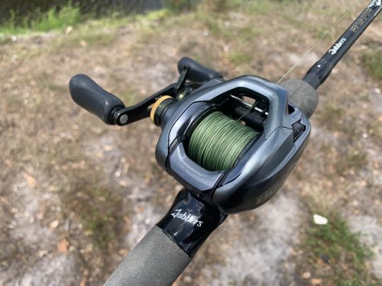 Un moulinet en taille 150 compl&egrave;te l'ensemble.