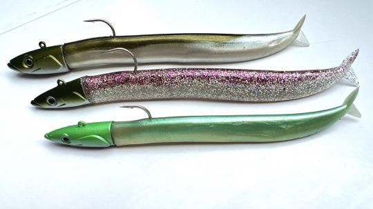 On ne le pr&eacute;sente plus, et pourtant, il reste un indispensable pour la p&ecirc;che du bar. Le Crazy Sand Eel, d&eacute;clin&eacute; en plusieurs tailles, est un leurre &agrave; poss&eacute;der absolument dans la bo&icirc;te de tout p&ecirc;cheur de bar.