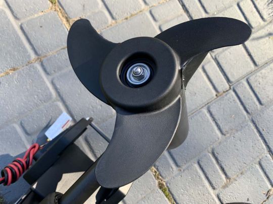 L'h&eacute;lice poss&egrave;de 3 pales.