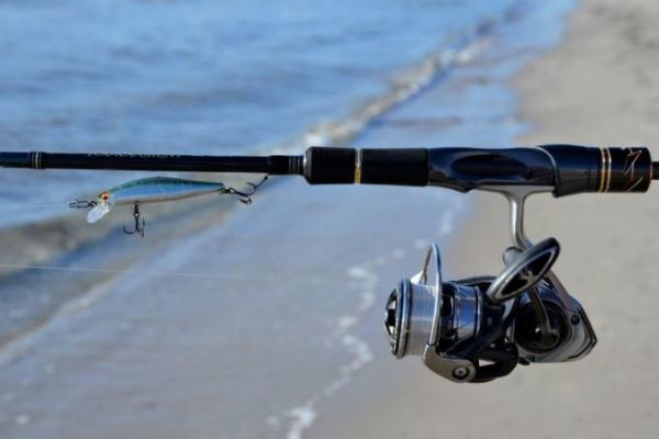Le matériel pour pratiquer la pêche aux leurres en bord de plage