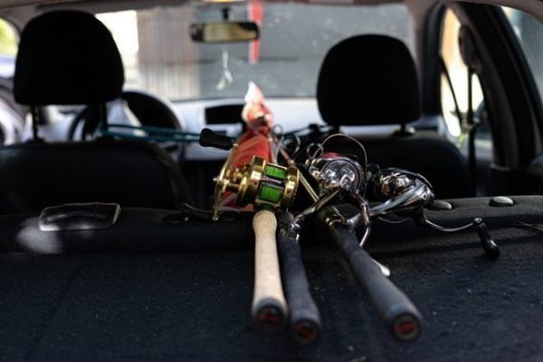 4 astuces pour transporter ses cannes à pêche dans la voiture