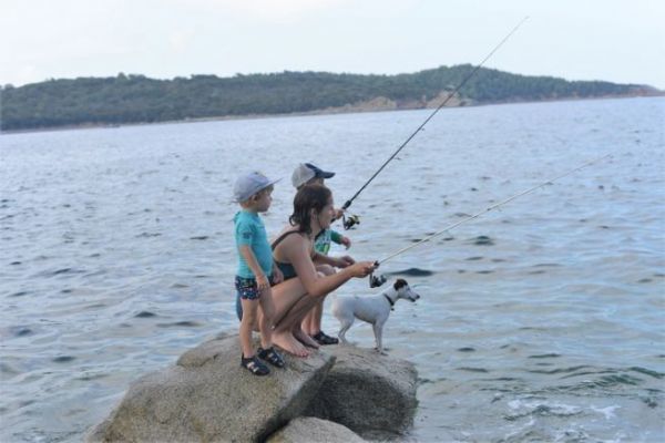 Pche au leurre en bord de mer en Corse, pratiquez le rockfishing