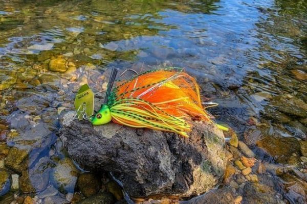 Adam's frappe fort avec le Jig Blade Kebuka pour la pche des carnassiers