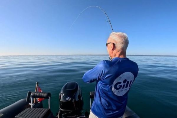 Pêcher le bar l'été
