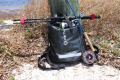 Le sac  dos tanche Earth Pak est conu pour les activits nautiques.