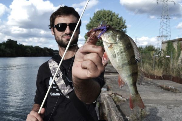 Street fishing � Nanterre, un spot poissonneux en �le-de-France