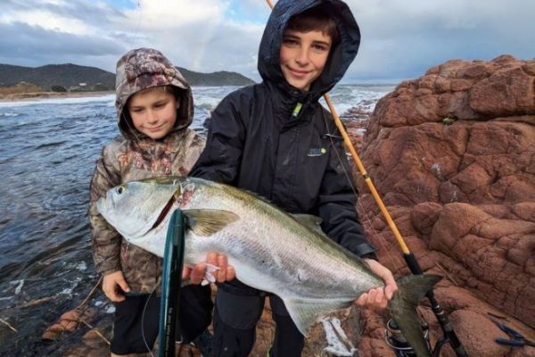 Pêche au leurre en mer en Corse depuis le bord : traquez le tassergal